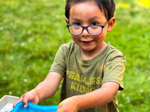 boy-with-water-toy